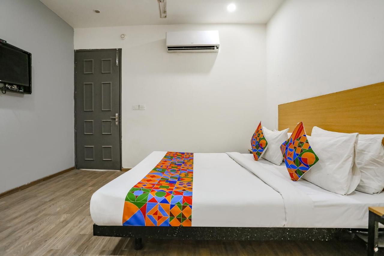Fabhotel Vat - Meera Bagh Delhi  Exterior photo